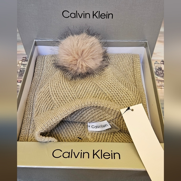 Calvin Klein Knit Beanie with Pom Pom & Scarf Set NIB - Picture 5 of 8